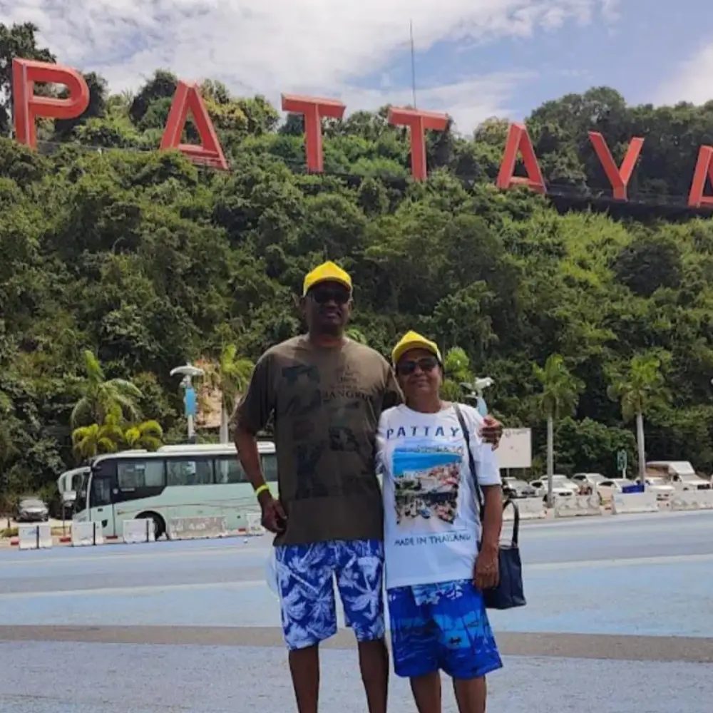 Two travellers at the PATTAYA sign